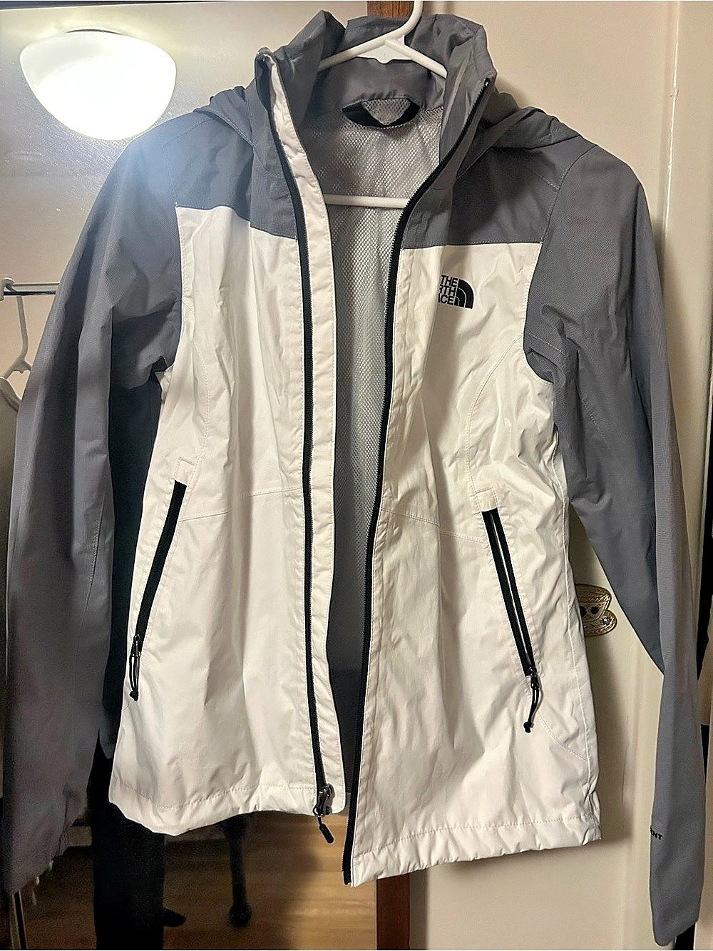 The North Face Color Block Women's Rain Jacket Gray & White XS Like New
